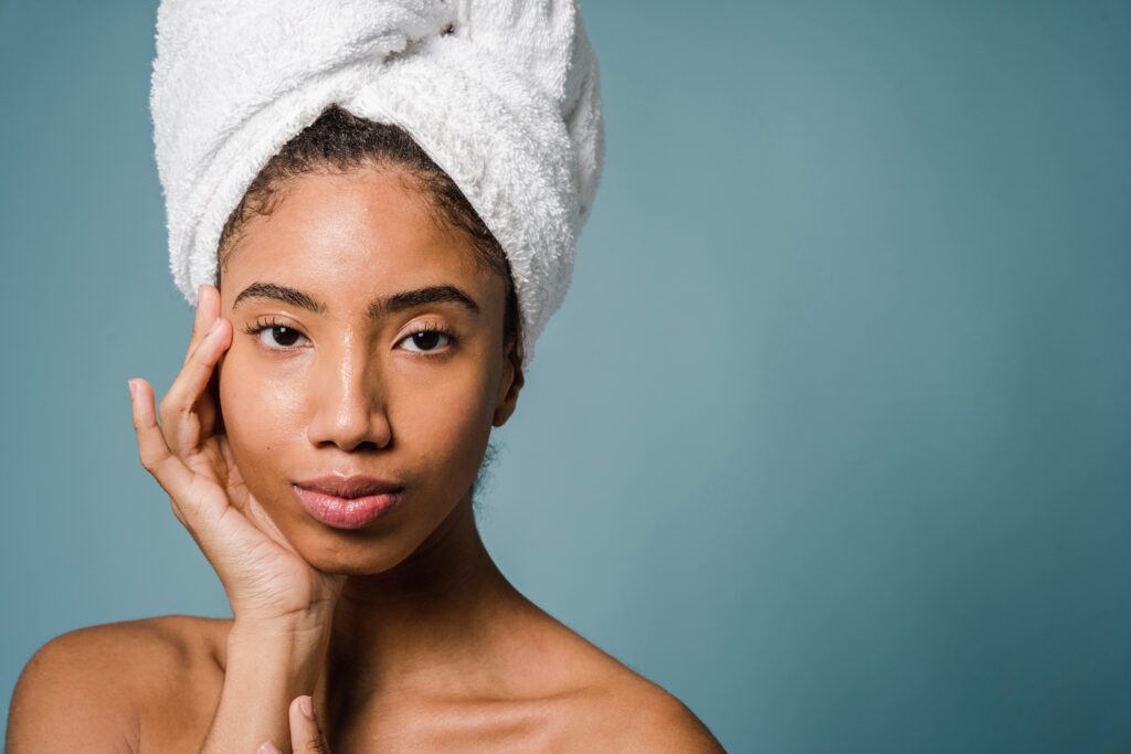 femme sorti de la douche